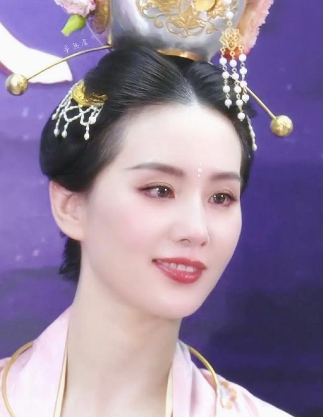 央视中秋晚会明星造型曝光：欧阳娜娜白裙甜美，刘诗诗古装惊艳休闲区蓝鸢梦想 - Www.slyday.coM