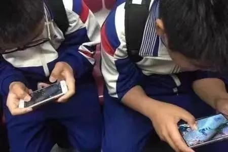 为破解游戏防沉迷系统，绵阳初中男孩被骗10万！休闲区蓝鸢梦想 - Www.slyday.coM