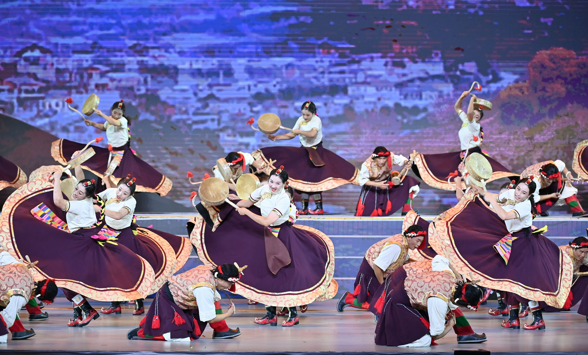 第六届全国少数民族文艺会演开幕式文艺晚会在北京举行