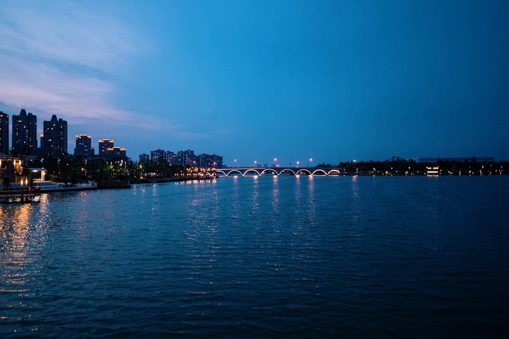 和睦湖喷泉,应该是肥东最新的打卡地了,今年4月底正式开园的,位于肥东