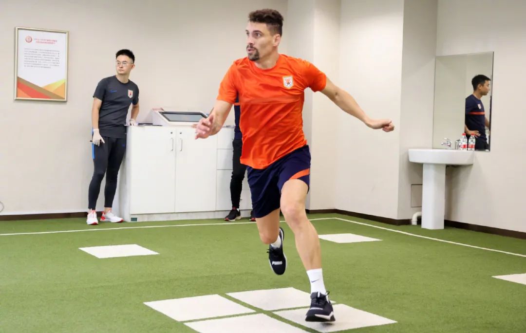 国足凌晨迎战澳大利亚，23人大名单出炉，泰山3将入选两人争首发休闲区蓝鸢梦想 - Www.slyday.coM