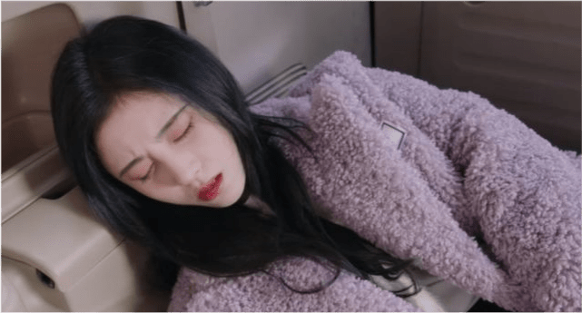 鞠婧祎拍戏时突然跪地摔伤膝盖,坦言很丢脸:医生说我是晕倒休闲区蓝鸢梦想 - Www.slyday.coM 鞠婧祎拍戏时突然跪地摔伤膝盖,坦言很丢脸:医生说我是晕倒休闲区蓝鸢梦想 - Www.slyday.coM