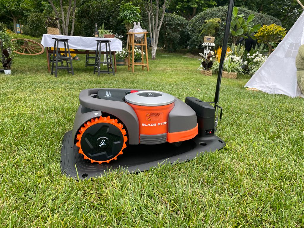 别墅豪宅新标配平衡车祖师爷赛格威发布全新割草机器人navimow