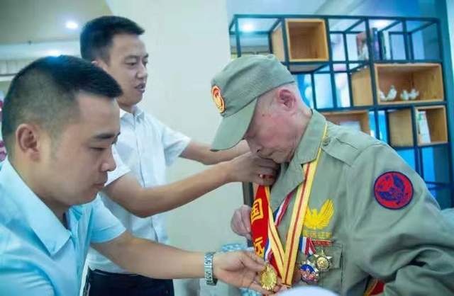 致敬抗日老兵纪念抗战胜利76周年休闲区蓝鸢梦想 - Www.slyday.coM