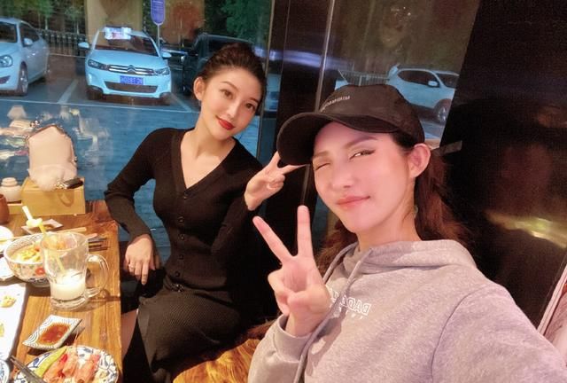 直男的思维你不懂,德云社的摄影大师烧饼,给自己老婆拍照翻了车休闲区蓝鸢梦想 - Www.slyday.coM