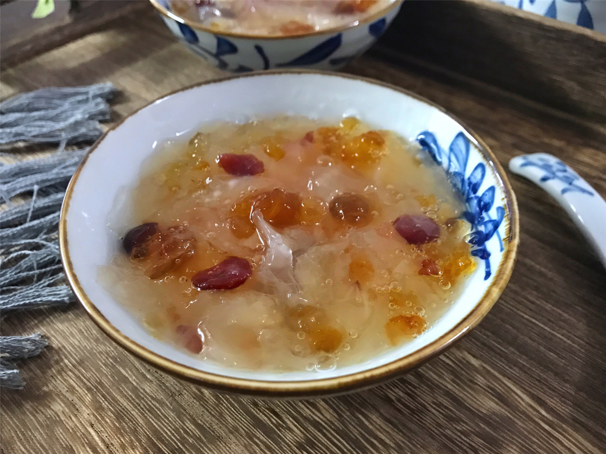 秋季就喝蔓越莓银耳羹美容养颜酸甜可口爱美的女孩看过来