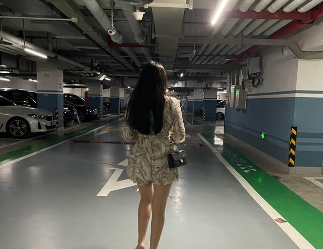 直男的思维你不懂,德云社的摄影大师烧饼,给自己老婆拍照翻了车休闲区蓝鸢梦想 - Www.slyday.coM