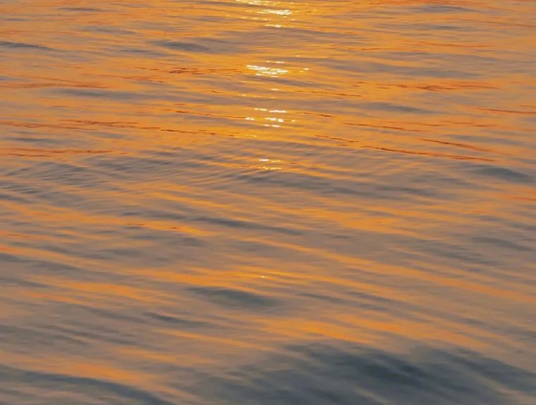 男人只是把你当朋友,还是爱上你了,是可以看出来的：三个举止休闲区蓝鸢梦想 - Www.slyday.coM