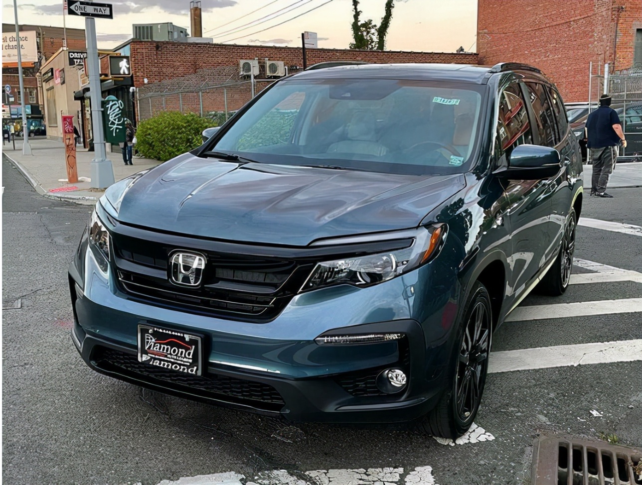 被称大号cr-v!本田pilot海外实拍,造型硬朗配大7座,有望国产