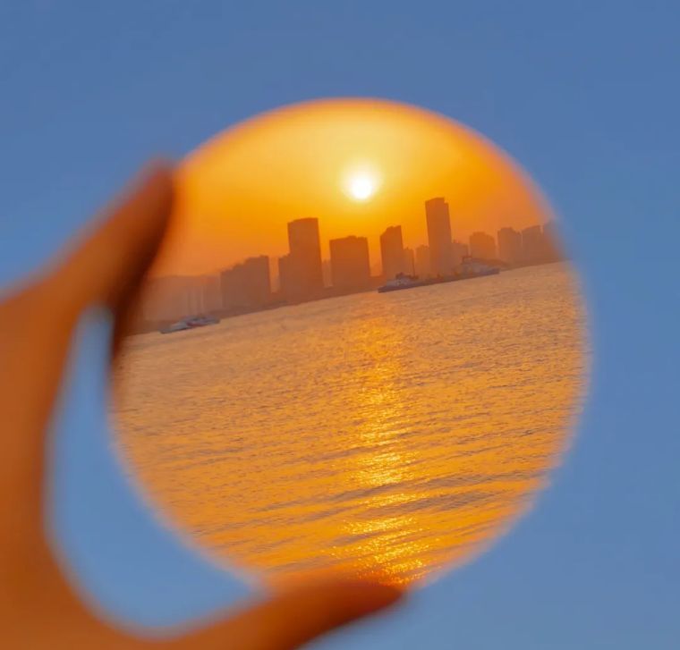 男人只是把你当朋友,还是爱上你了,是可以看出来的：三个举止休闲区蓝鸢梦想 - Www.slyday.coM