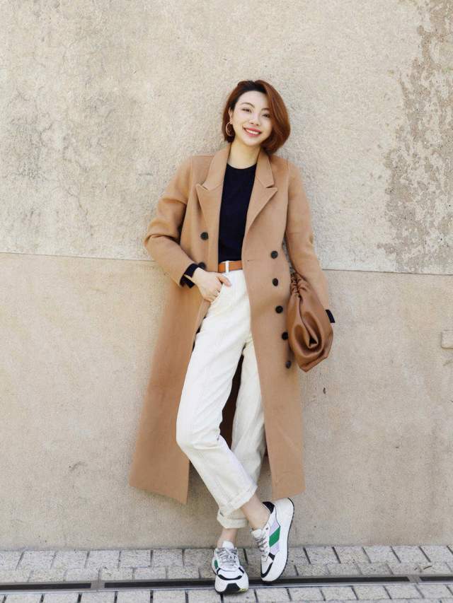 小个子女生怎么穿?针织衫搭配牛仔裤简约洋气,漂亮大方