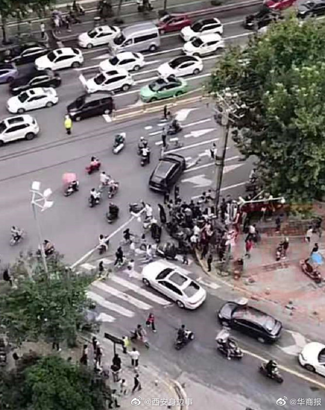 西安高新区发生车祸致一人身亡 老人送孩子上学时被撞身亡 孩子轻伤休闲区蓝鸢梦想 - Www.slyday.coM 西安高新区发生车祸致一人身亡 老人送孩子上学时被撞身亡 孩子轻伤休闲区蓝鸢梦想 - Www.slyday.coM