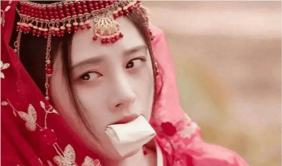 鞠婧祎拍戏时突然跪地摔伤膝盖,坦言很丢脸:医生说我是晕倒休闲区蓝鸢梦想 - Www.slyday.coM 鞠婧祎拍戏时突然跪地摔伤膝盖,坦言很丢脸:医生说我是晕倒休闲区蓝鸢梦想 - Www.slyday.coM