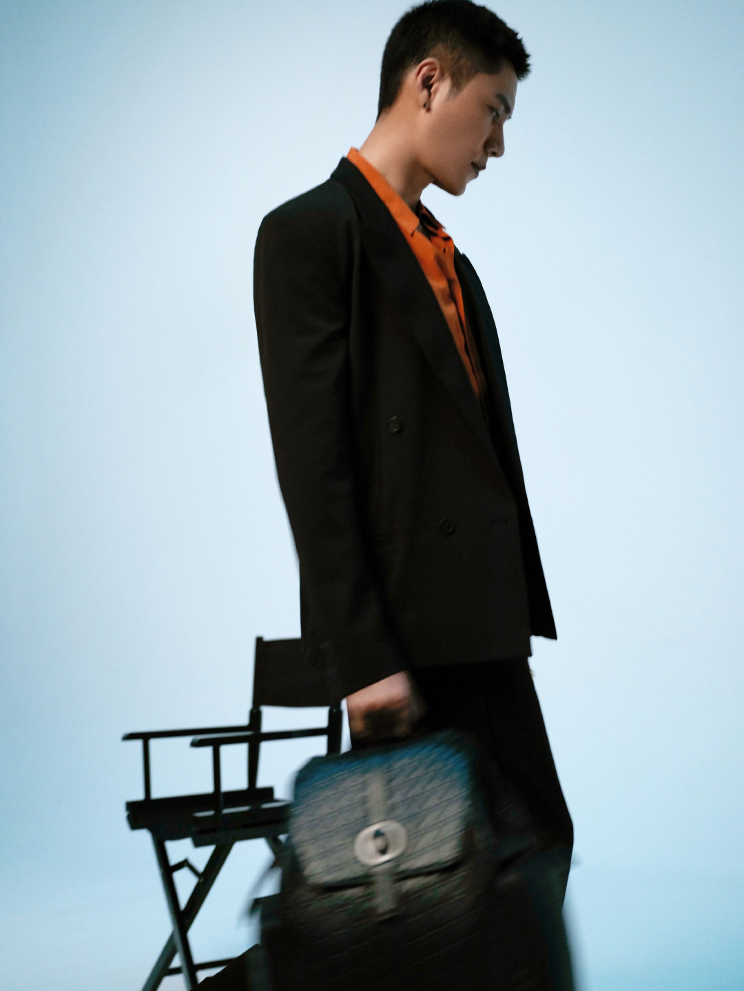 陈坤片场感花絮大片 皮衣寸头气质硬朗俊逸潇洒