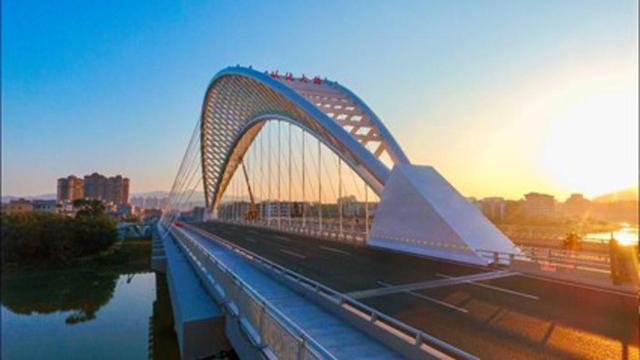 二等奖:从化大桥洲心大桥的建成通车加强了清远与广州之间的经济社会