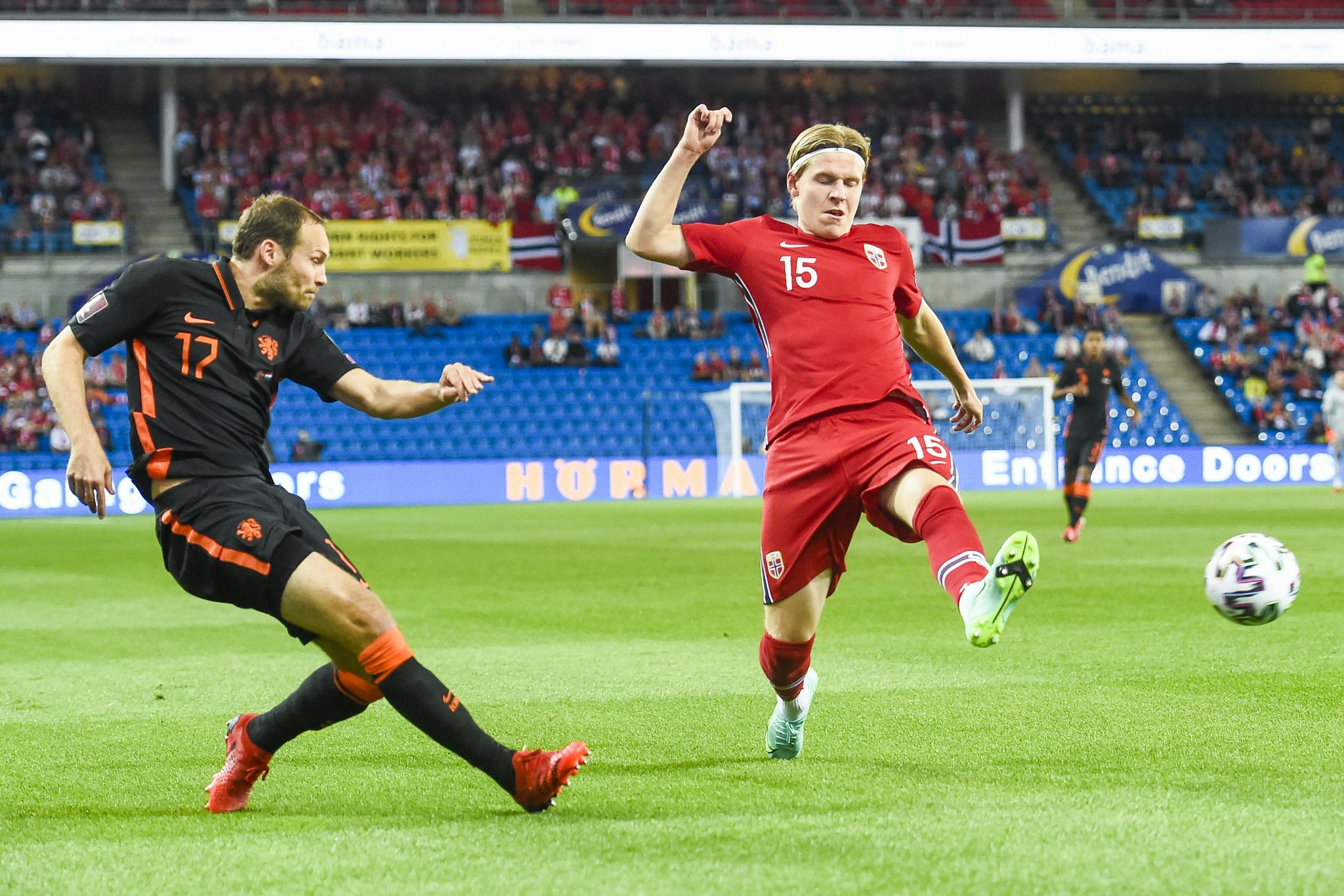 足球世界杯预选赛荷兰战平挪威