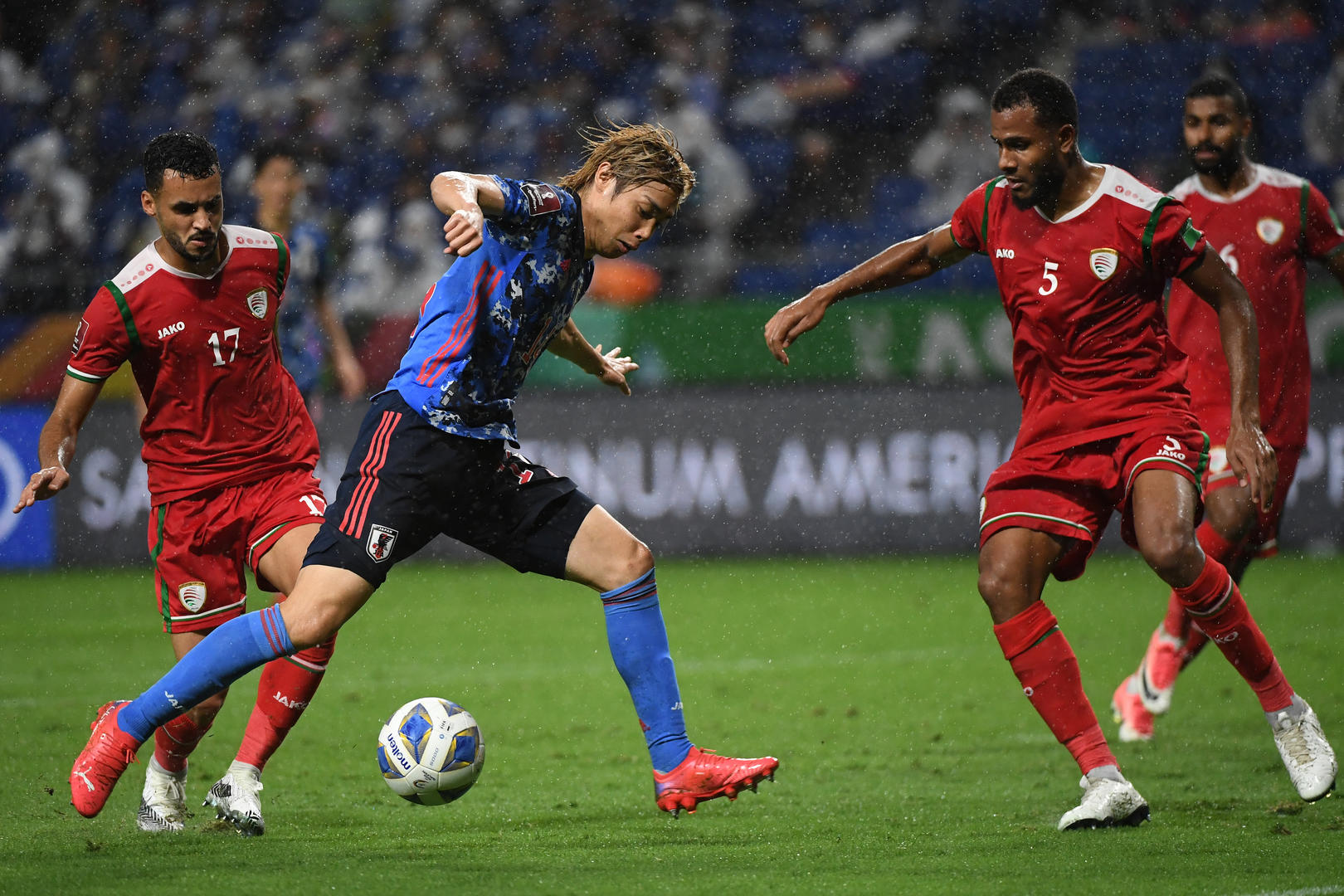 冷门！日本主场0比1不敌阿曼，国足12强赛所在小组形势大乱休闲区蓝鸢梦想 - Www.slyday.coM