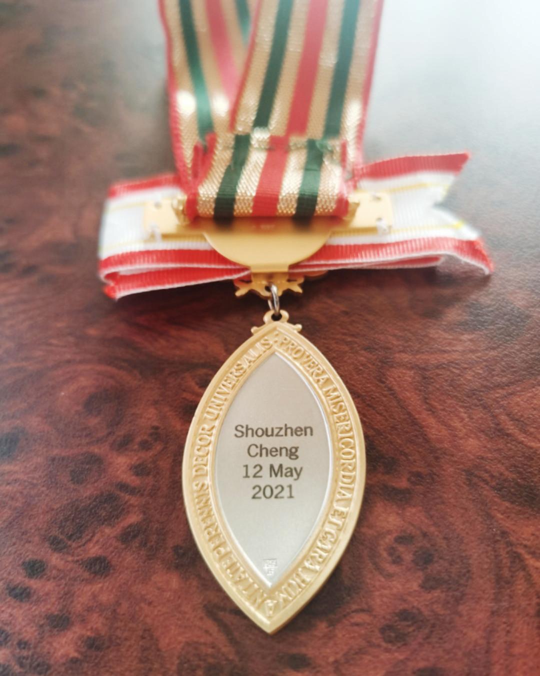 她曾三次请缨赴汉一役白头成守珍获颁护理至高奖南丁格尔奖章