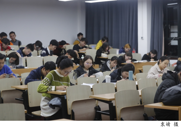 在校期间贷款利息全额补贴！今年秋季学期起，本专科生每年最高助学贷款12000休闲区蓝鸢梦想 - Www.slyday.coM