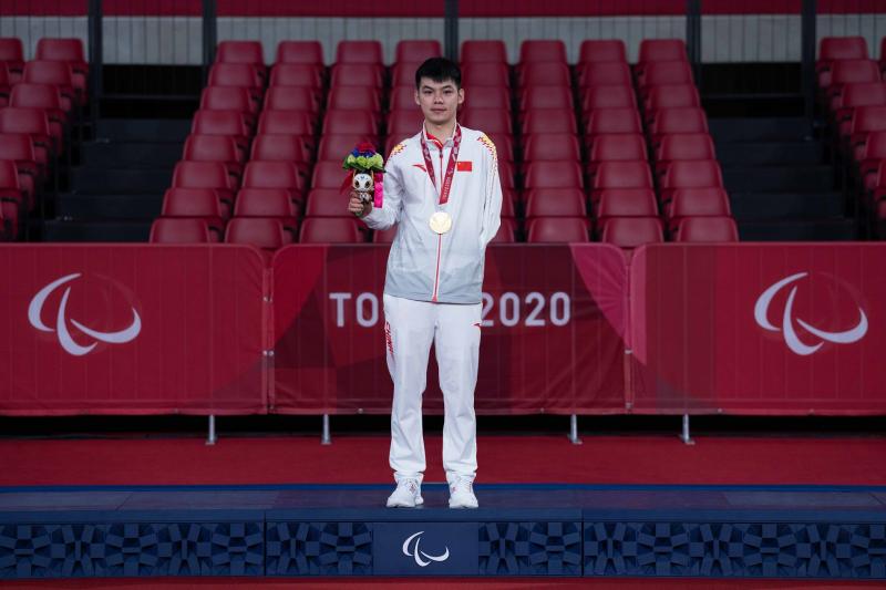 残奥会英雄赵帅收获个人残奥第四金右手绑球拍的他学习夺金两不误