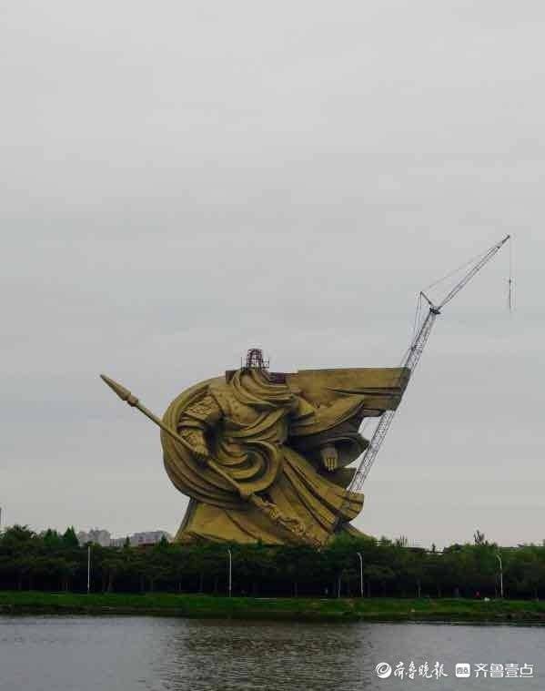 荆州巨型关公像开始拆卸！被指违反规定，破坏古城风貌和历史文脉休闲区蓝鸢梦想 - Www.slyday.coM