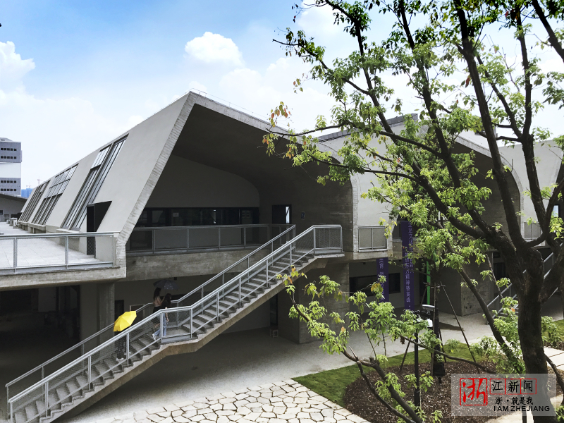 杭州:媒体记者探访中国美术学院良渚校区