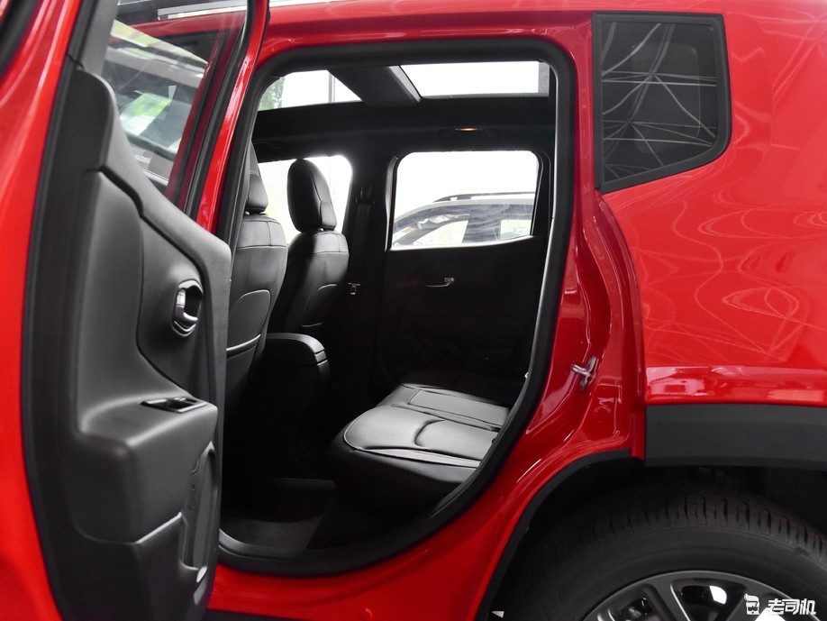 造型硬派价格不贵小哥带你一起看jeep自由侠