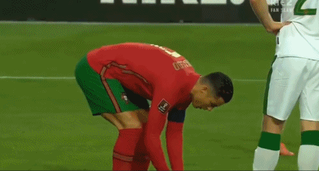 爱尔兰队后卫奥谢故意挑衅C罗。