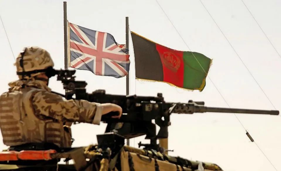 资料图片:驻阿富汗英军在基地警戒.(英国国防部官网)