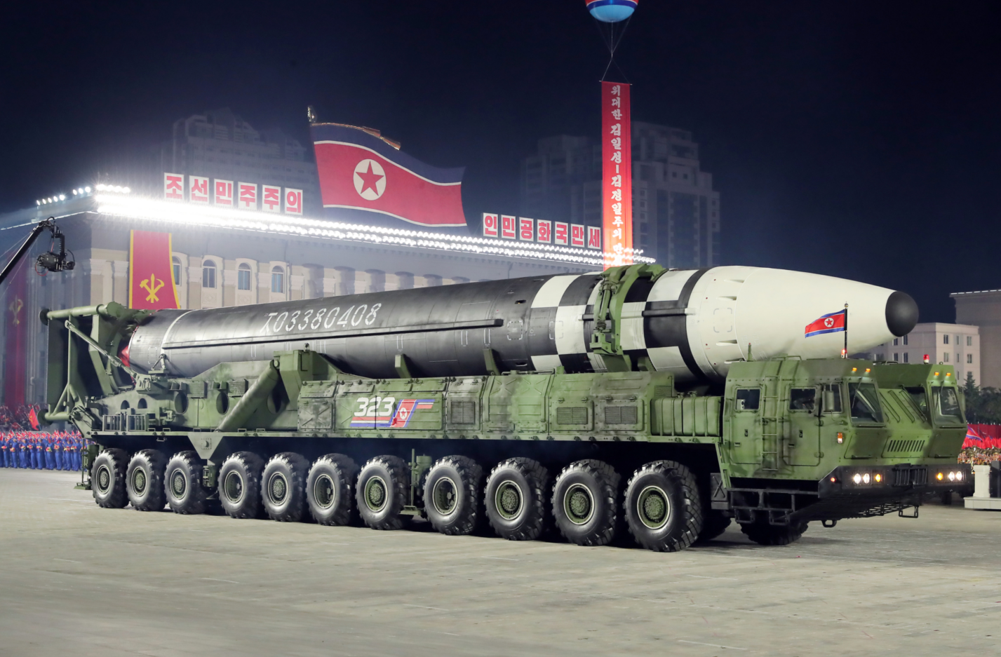 朝鲜在去年10月10日阅兵中展示了新型弹道导弹