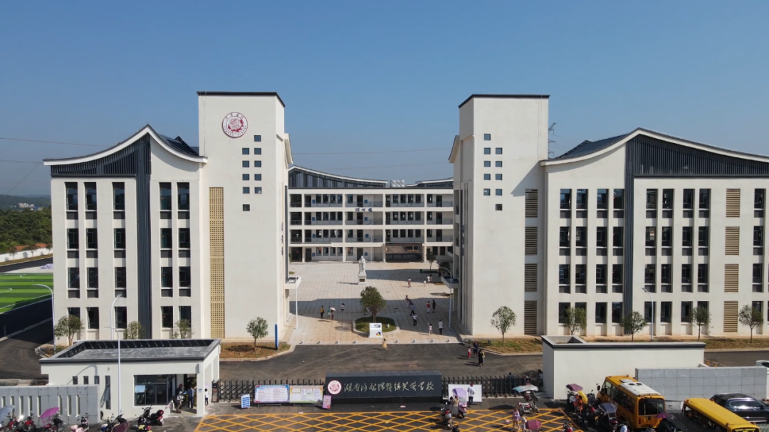 芙蓉学校花开三湘大地