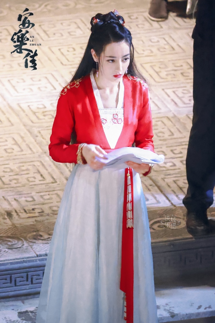 龚俊和迪丽热巴的剧组抵制代拍后,央视播出专题揭开“代拍”乱象休闲区蓝鸢梦想 - Www.slyday.coM 龚俊和迪丽热巴的剧组抵制代拍后,央视播出专题揭开“代拍”乱象休闲区蓝鸢梦想 - Www.slyday.coM