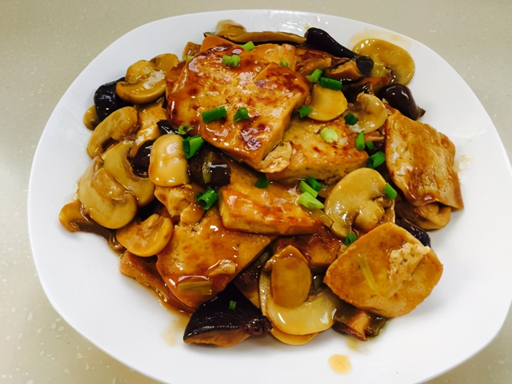 快手家常菜口蘑炒豆腐步骤简单做法方便鲜香好吃又下饭