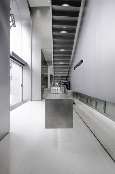 喜茶上海第110家门店正式开业,“悬浮”吧台引人注目休闲区蓝鸢梦想 - Www.slyday.coM 喜茶上海第110家门店正式开业,“悬浮”吧台引人注目休闲区蓝鸢梦想 - Www.slyday.coM