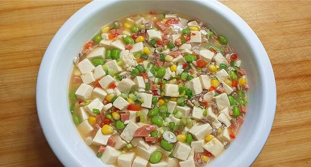 色彩鲜艳的什锦豆腐好看又好吃我家宝宝最喜欢吃的下饭菜