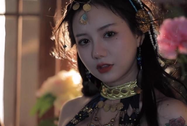 高颜值美女COS永劫无间迦南,只因身材太好,播放量破百万|洛丽塔|迦南|大哥_新浪新闻