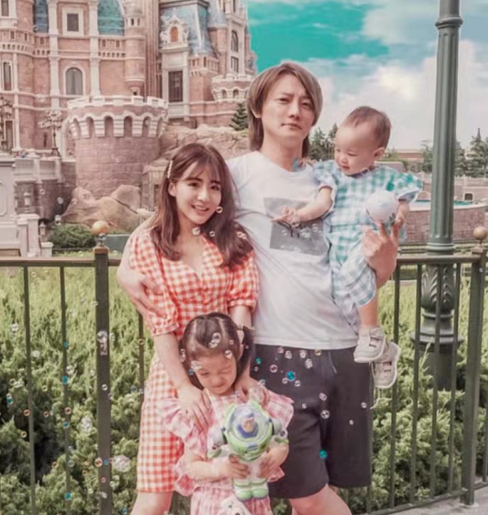 网红老婆在家中遭偷拍,偷拍者是女性家人|飞儿|李汶静|阿沁_新浪新闻