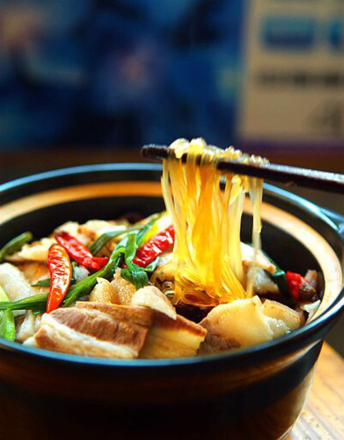 秋季天冷来碗砂锅牛丸粉丝口感劲道食材丰富暖身又暖心