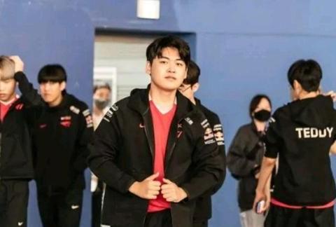 T1的AD下路Gumayusi为什么叫小吕布 是什么梗什么意思称号来源出处