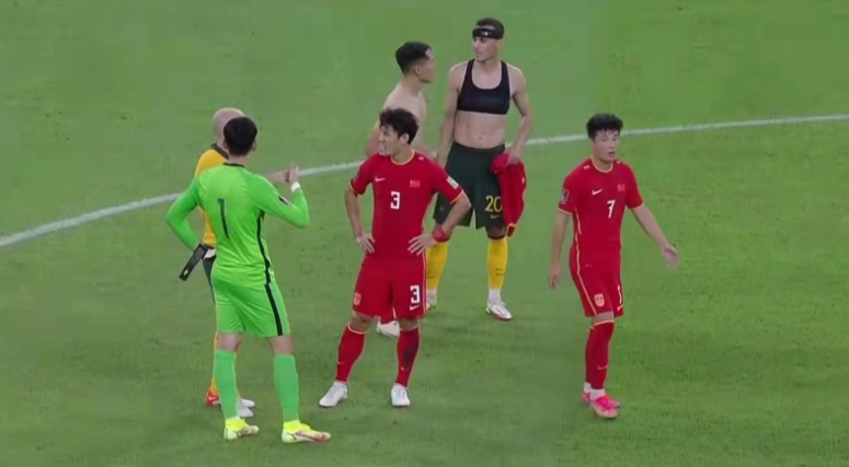 泪目！吴曦和塞恩斯伯里交换球衣，越媒嗨了：中国队心态或崩盘休闲区蓝鸢梦想 - Www.slyday.coM