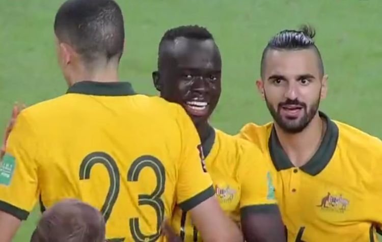 国足一夜清醒！全场0射正，将帅低头无语，热议：大学生VS中学生休闲区蓝鸢梦想 - Www.slyday.coM