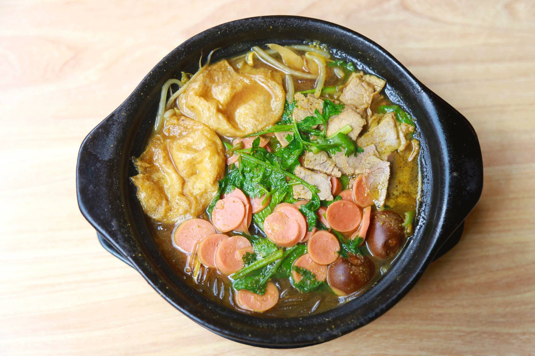 秋季天冷来碗砂锅牛丸粉丝口感劲道食材丰富暖身又暖心