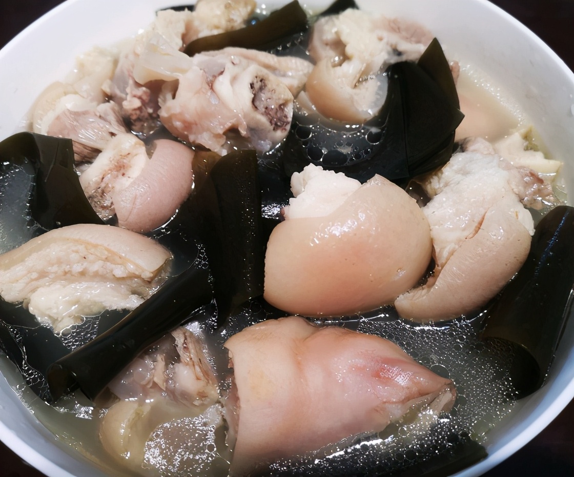 超级美味的猪蹄炖海带!
