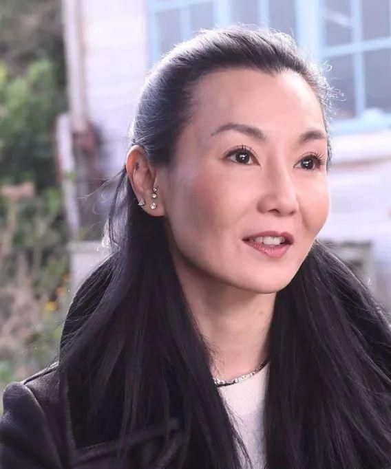 已过20年我们好像还不如张曼玉穿衣潮流她晚年也是时髦人