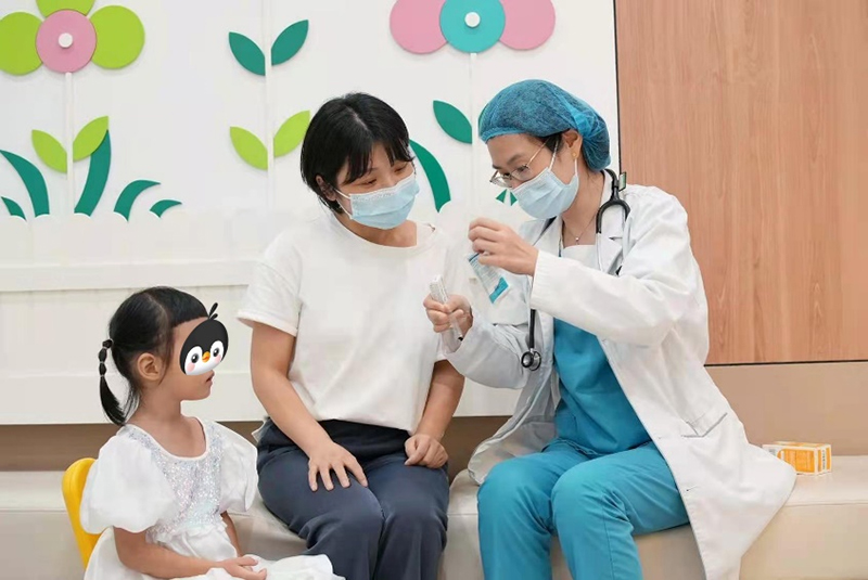 周医生第一时间,主动加入诊所组织的线上问诊活动,给家长提供了方便.