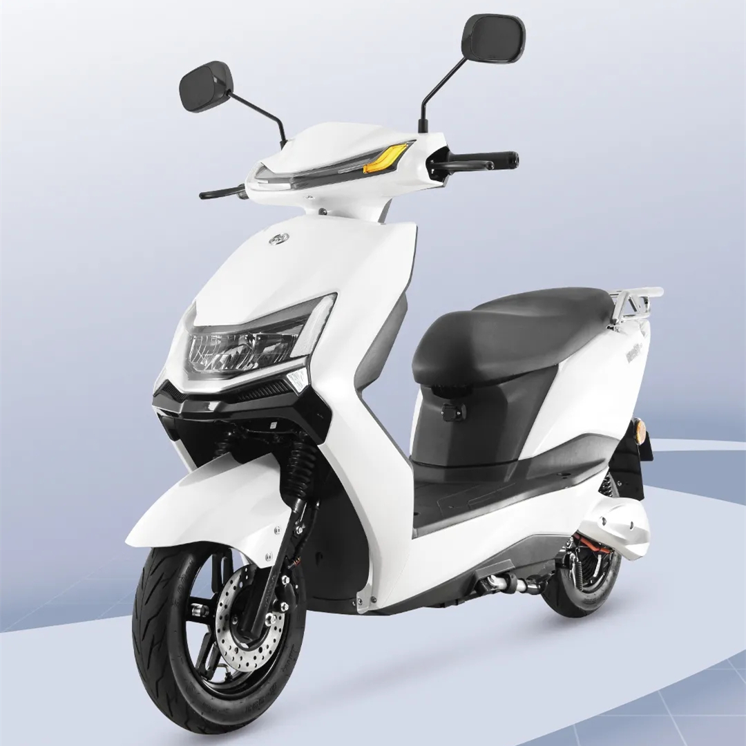 爱玛又推出新电动车配备1200w电机搭载72v20ah石墨烯电池