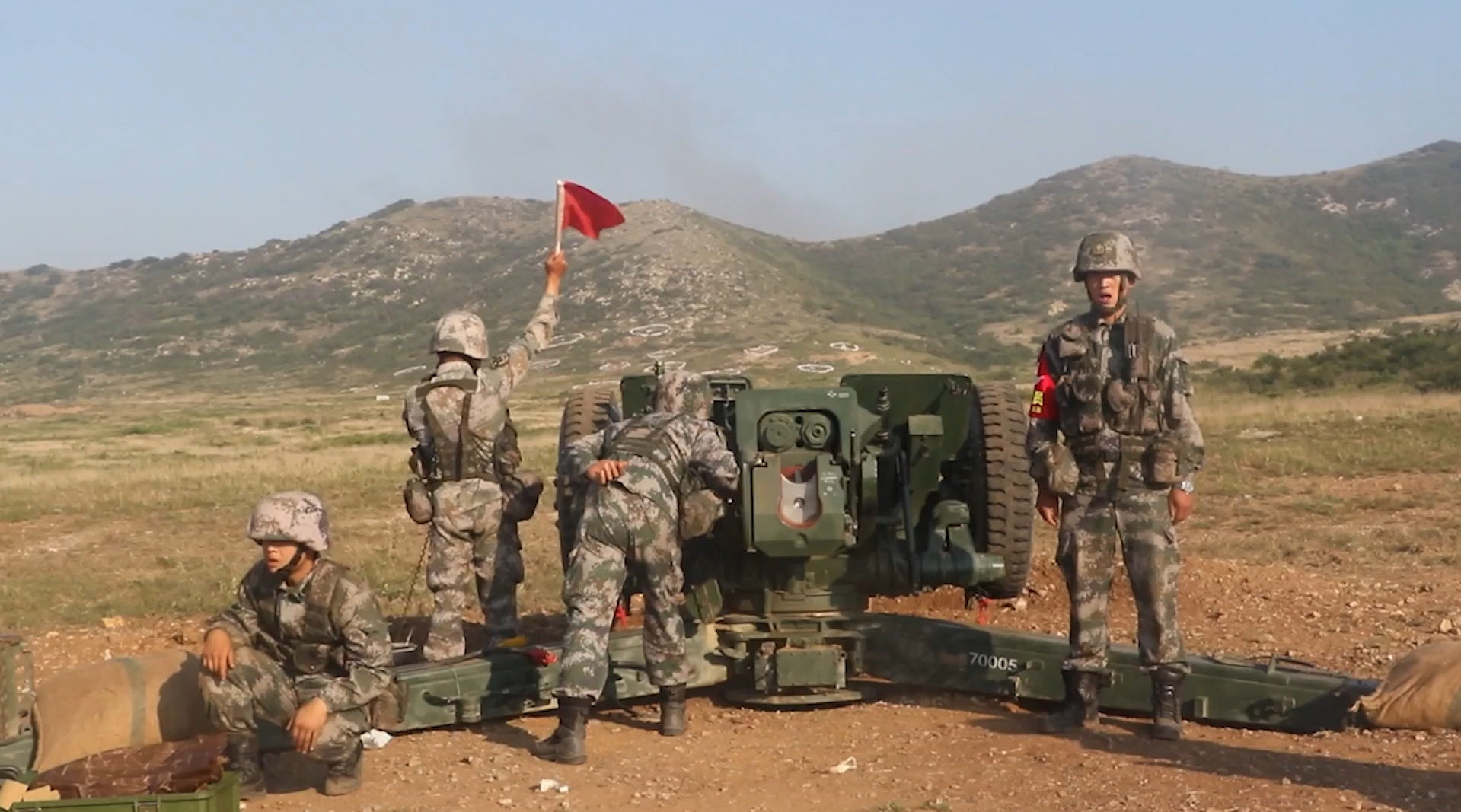 陆军某旅开展跨昼夜实弹演练,直击现场超燃画面!