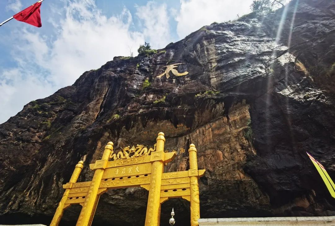 大觉山美景大觉山,位于江西省抚州市,是国内首个以大觉文化为主题的5a