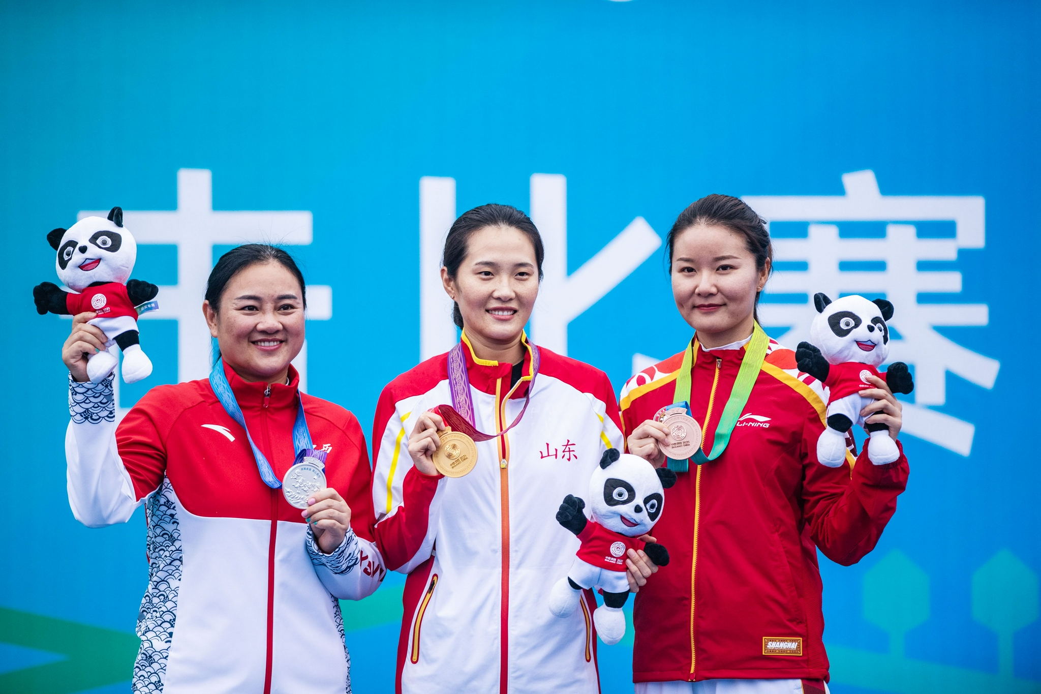 射击魏萌女子飞碟双向夺冠