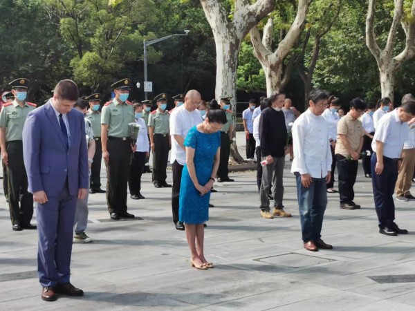 纪念中国人民抗日战争暨世界反法西斯战争胜利76周年系列活动在上海淞沪抗战纪念馆举行休闲区蓝鸢梦想 - Www.slyday.coM